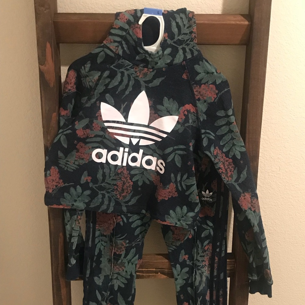 Girls youth adidas sweat suit size 11-12Y medium